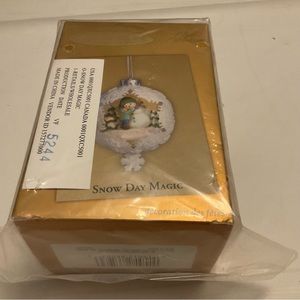 Hallmark Snow Day Magic Keepsake Ornament Dated 2005 Club Exclusive Lighted